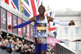 “新王登基”！基普图姆再破“202”问鼎伦马！哈桑首马斩获女子冠军！图片