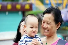 老人带娃最常见的十种错误行为，如果有，再难也别把娃交给老人带图片