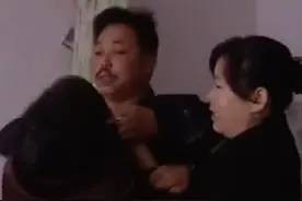 歹毒老母弃子50年，为争夺家产将儿子告上法庭，儿子：你还要脸吗图片