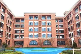 小学生坠亡三年，学校仍不愿提供监控，事情的真相远不简单图片