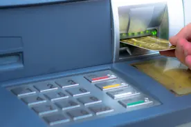 2023年银行存款10万元就送电动车，并且利息超过3%，馅饼还是陷阱图片