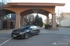 跨城实测上汽大众帕萨特插混油耗 德系混动会比日系好？图片