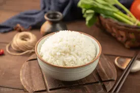 如果你感觉很累很辛苦，不妨读读我的作品《人间草木》图片