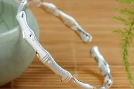 女性长期戴“银手镯”，身体最后会怎么样？或许多数人还不清楚图片