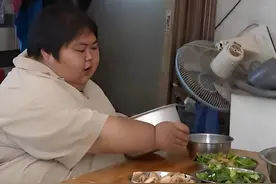 案例：妻子婚后胖到356斤，年纪轻轻就长期分居，丈夫难受要分手图片