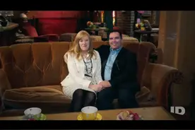 夫妇好心收养6岁女孩，发现竟是20岁侏儒假扮，还试图杀死他们图片