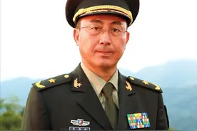 “战斗英雄”韦昌进，履新职图片