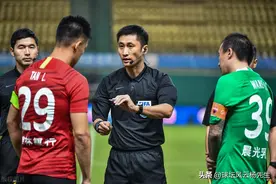 国际级裁判马宁：足球比赛在禁区内手球一定是点球吗？图片