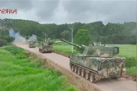 炮战怎么打？俄军打了一年仗没打明白，解放军实弹演练给上一课图片