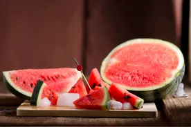 炎炎夏日，糖尿病也能愉快吃瓜吗？西瓜是不是血糖催化剂？图片