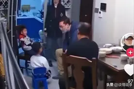 鲁某某“摸了”一下孩子，监控却证明他撒了谎，隔着屏幕感到了疼图片