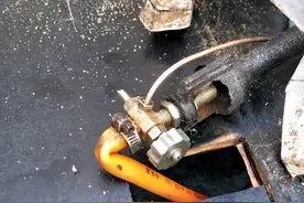 “满街跑”的液化气罐看着真悬，市民呼吁治理游商别“一刀切”图片