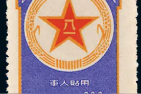 一名印刷工人，在废品站捡到一枚邮票，几年后卖出347万图片