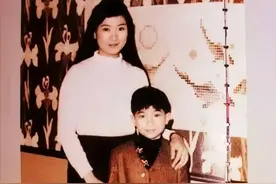 陈百强珍贵童年照曝光！9岁追星陈宝珠，富豪父亲邀偶像来家做客图片