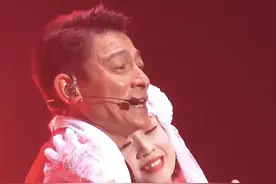 笑蒙了！刘德华上海演唱会伴舞小姐姐火了，大家却笑死在评论区里图片