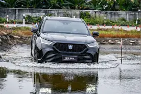 场地试驾皇冠陆放！不止于家用，还能越野？图片