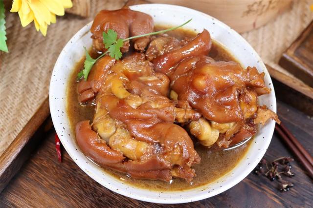 女人吃燕窝好还是胶原蛋白好 2026年女人喝燕窝胶原蛋白肽有好处吗