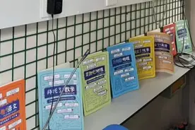 新奇摊位、爱心义卖，这场校园集市有创意又有内涵图片