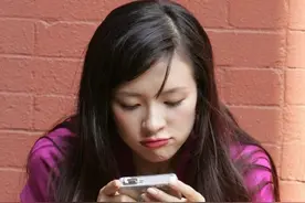 真的被章子怡美到：芭比粉、低腰裤，无滤镜，放现在吊打一众人图片