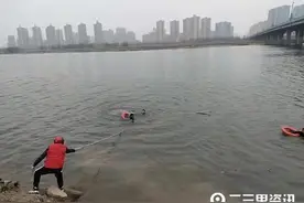 21岁小伙勇救落水者，这是他首次在野外游泳图片