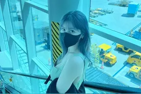 TWICE Momo，好身材一览无余的机场随拍图片