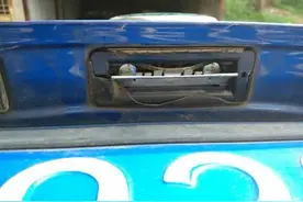 记录：2011款斯柯达晶锐后备箱开关更换图片