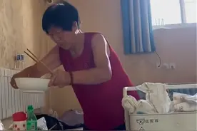 河北女子诞下女儿后遭婆婆嫌弃，80岁奶奶伺候其坐月子，老公无能图片