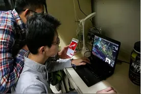 “奶头乐”在大学校园悄然流行，大学生深陷其中，却自以为是消遣图片