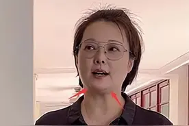 51岁袁立罕露面疑飙至150斤，腿部满是疤痕，细节可见婚姻状态图片