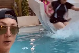 吴尊回文莱晒豪宅，配有超大泳池和滑滑梯，开跑车带老婆故地重游图片