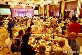 在山东参加宴席，按照当地习俗随1000份子钱，到场竟发现自己赚了图片