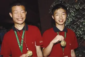 韦东奕为什么喜欢用矿泉水瓶？现在有没有女朋友？本人回应了图片