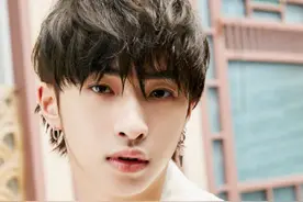 庾澄庆全家为妈妈庆90大寿，一双儿女罕见露面，全身照曝光超可爱图片