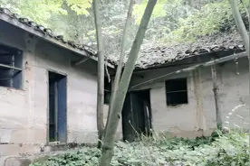 探访深山古寨却误入一座清朝遗留的古庙，终于明白为啥一人莫进庙图片