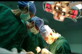 舌头一半是肿块？广州医生提醒：口腔久治不愈需警惕！图片