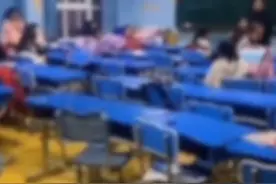 河南一小学突然停止办学，学生哭成一片，老师：学校欠薪近1年，教育局：正在处理图片