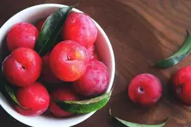 李子不能随便吃？医生：这6类人平时尽量少食用，建议早了解图片