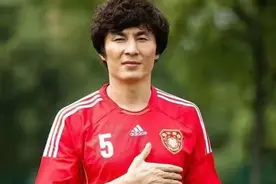 天下风云出我辈，一入江湖岁月催，中国足坛一代名将：硬汉李玮锋图片