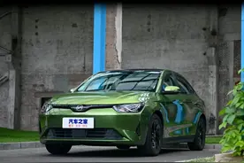 威马E.5:保时捷“同款”配色+分段式天幕+2810mm轴距，只要16万？图片