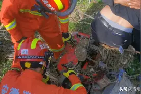 痛！春耕时不慎腿部卷入旋地机，血流不止！图片