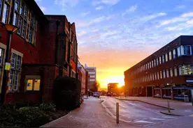 QS前百学校里面，留学生回国就业方面没差别的五所英国大学！图片