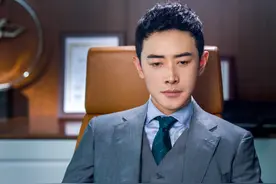 人帅戏好，只服这4位中年男星，剧里有能力当男主，剧外家庭幸福图片