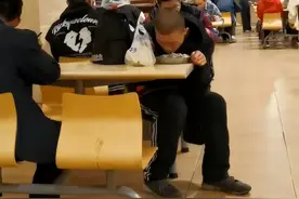 数学天才韦东奕：把头发剃成了寸头，邋里邋遢根本不在乎形象图片