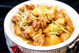 羊肉不要再炖汤喝，这样砂锅煲羊肉肥而不腻的做法，好吃图片