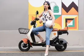 雅迪、凤凰这2款车造型好看，性能也很强大，充电2小时能跑90公里图片