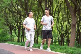 一味药泡水巧搭配，上清肺火，中清胃火，下清肝火，清一身之火。图片