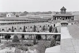 1975年释放功德林战犯，华国锋说有13人不能放，毛主席：全都放了图片