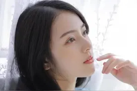 一缕阳光洒进来，透过窗，发现你的美图片