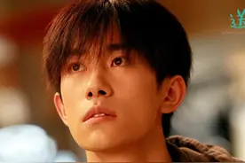 21岁易烊千玺凭什么拿下89亿票房？霸屏电影两年，究竟有何资本？图片