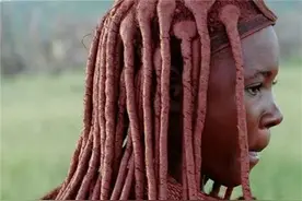 非洲原始部落红泥族：“赤裸”为美，女人从不洗澡，男人寿命极短图片